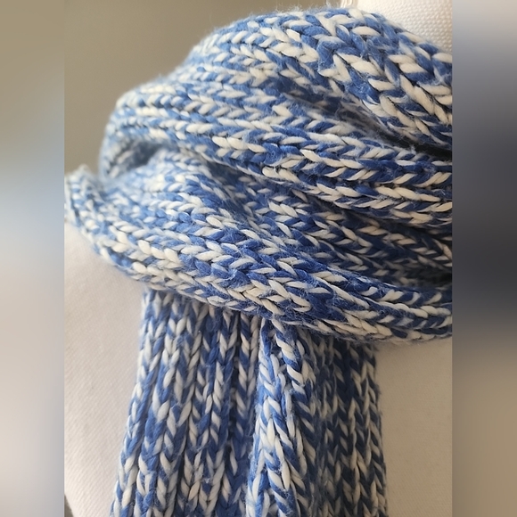 Aeropostale Two-Tone Blue & White Ribbed Marled Chunky Knit Scarf. - Picture 4 of 4